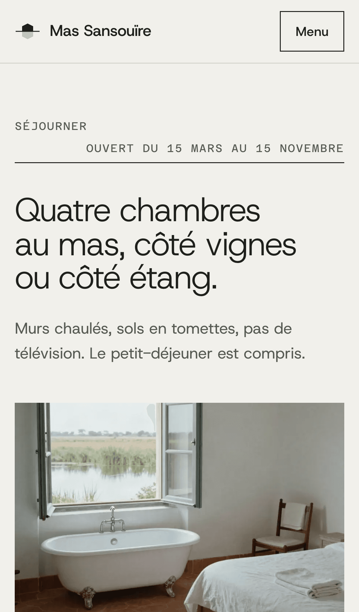 Site démo Mas Sansouïre sur téléphone : les quatre chambres du mas